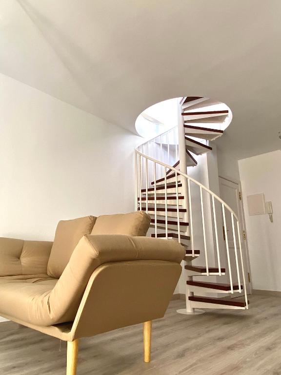 Spiral Stairs Duplex - Figueres
