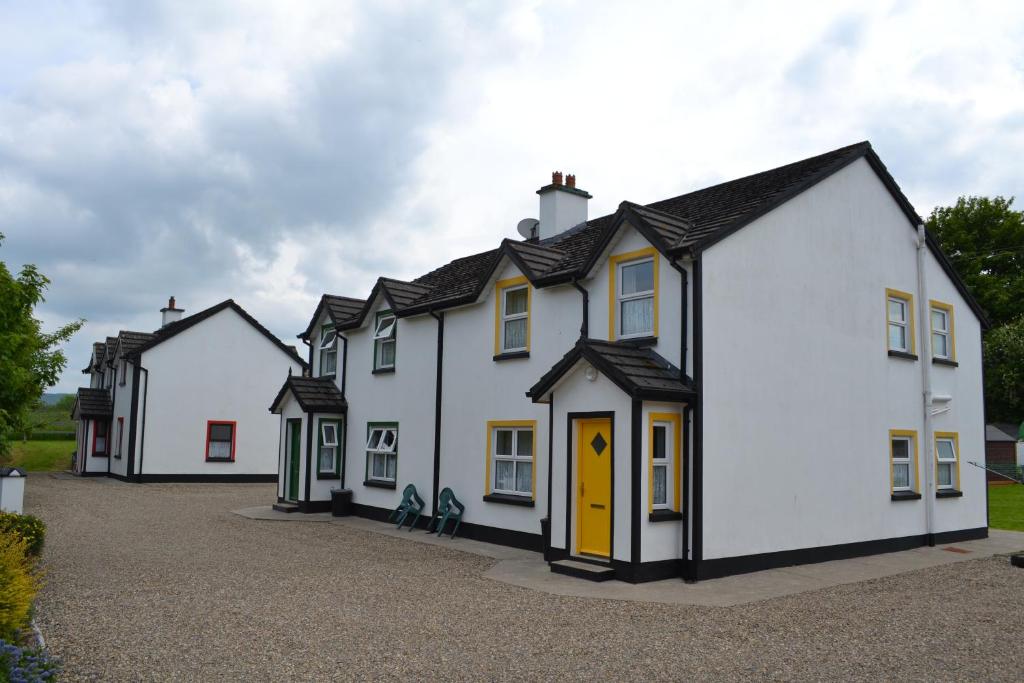 Riverbank Cottages - アイルランド