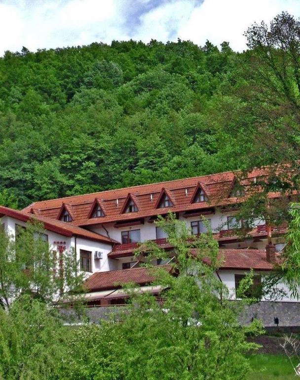Hotel McPietroasa - Județul Prahova