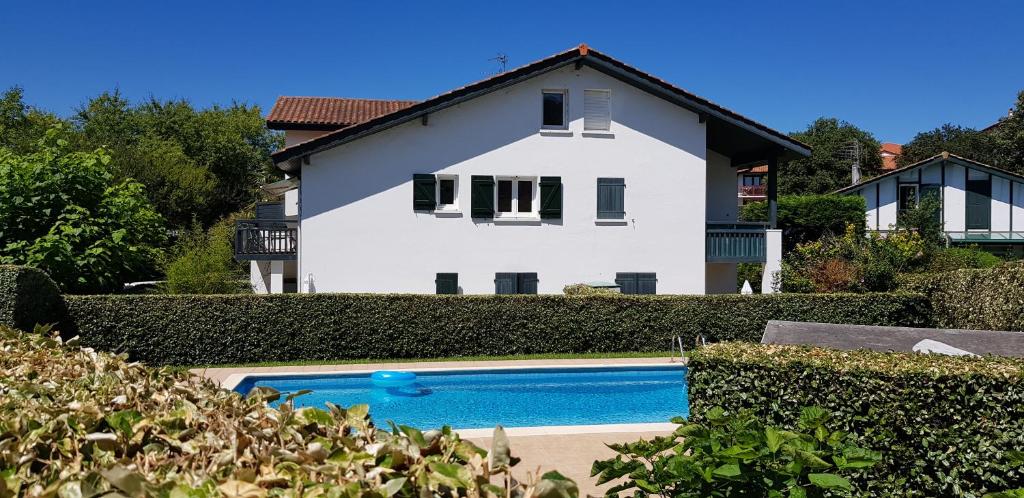 Guethary Apartment T2 -Foot Level With Private Garden In Res. With Swimming Pool - Saint-Jean-de-Luz