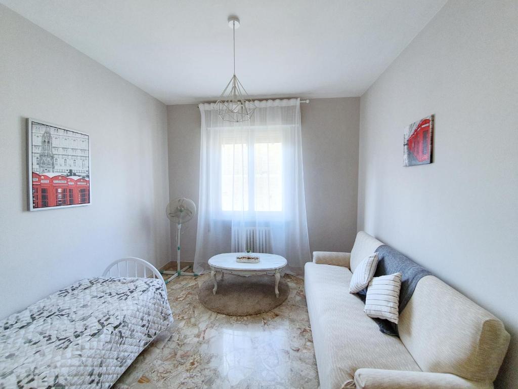 Double Room With Terrace Next To The Train Station - Foligno
