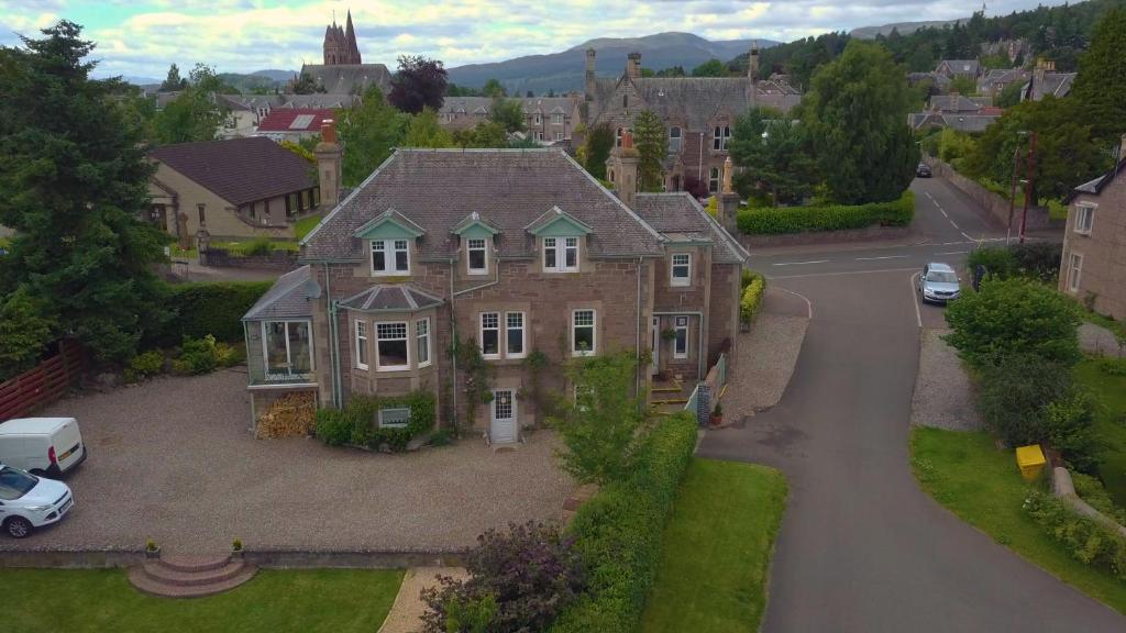Firtree Bed And Breakfast At Galvelbeg House - Crieff
