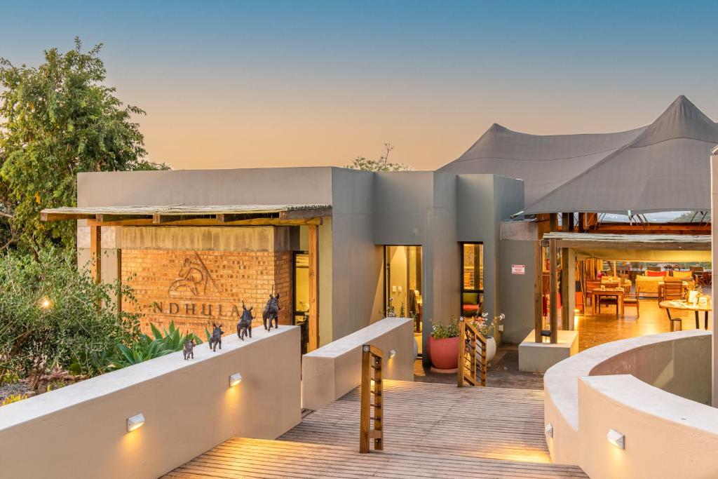 Ndhula Luxury Tented Lodge - 위트리비에르
