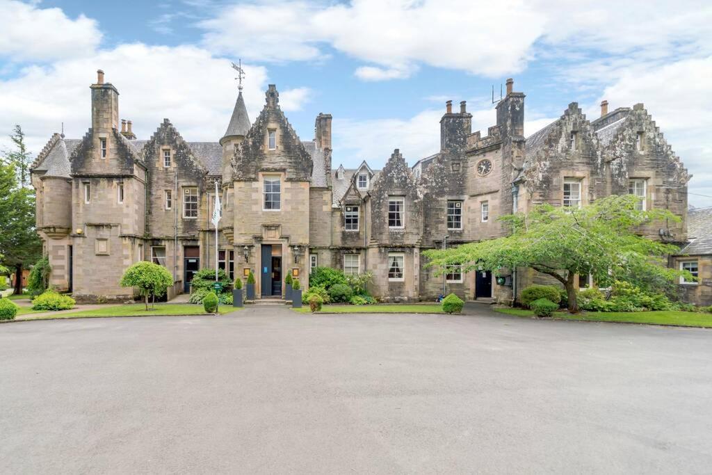 Atholl Apartment - A Unique Apartment In Countryside Park With Wifi And Access To Pool And Bar - Fife