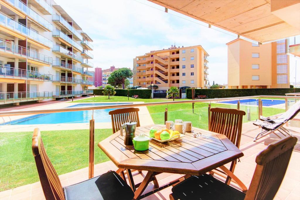 Apartment With Terrace, Pool, Parking In Roses- M.mestral Bj8 - Garriguella