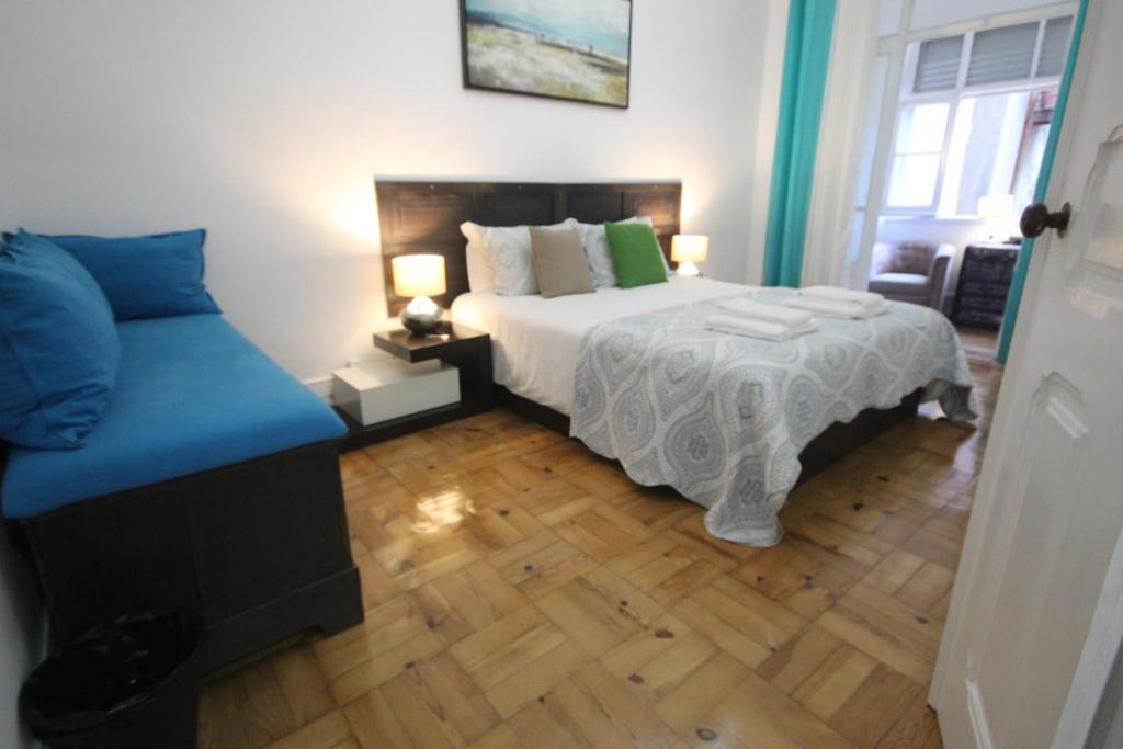 Nice And Comfortable Double Room With Private Patio, Central Lisbon, With Shared Bathroom - Lissabon