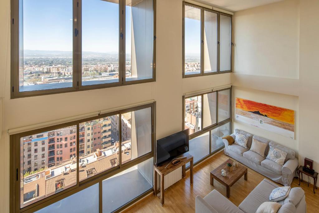 Atico Top Granada, Penthouse, 18-19th Floor, City Centre, Views, Terrace, Free Parking - Peligros