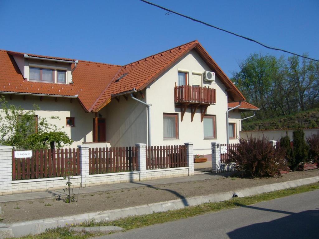 Csipkeház Apartman - Hongrie