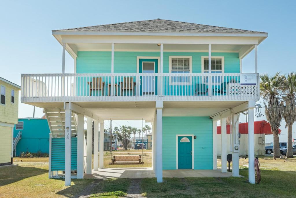 The Blue Haven - Cute Beach Bungalow Easy Access to Gulf Waters! - Surfside Beach, TX