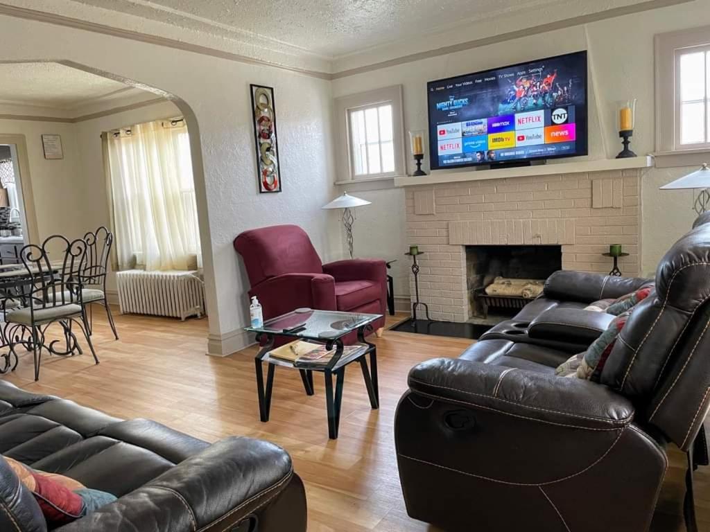 2 Br Apt Near Great Lakes Naval Base And 6 Flags - Zion, IL