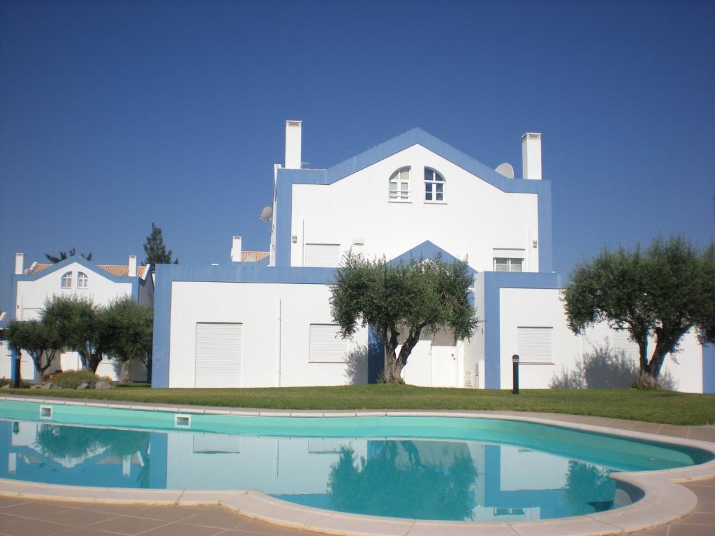 Casa Tedi, Alto Do Perogil, Tavira - 3 Bedroom, 3 Bathroom Villa, Large Pool, Gardens & Brand New Air-conditioning - Tavira