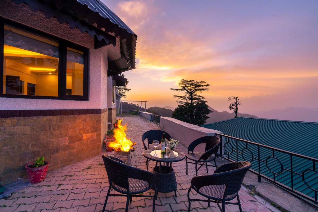Stayvista At Cottage In The Clouds With Heater & Bonfire - Mussoorie