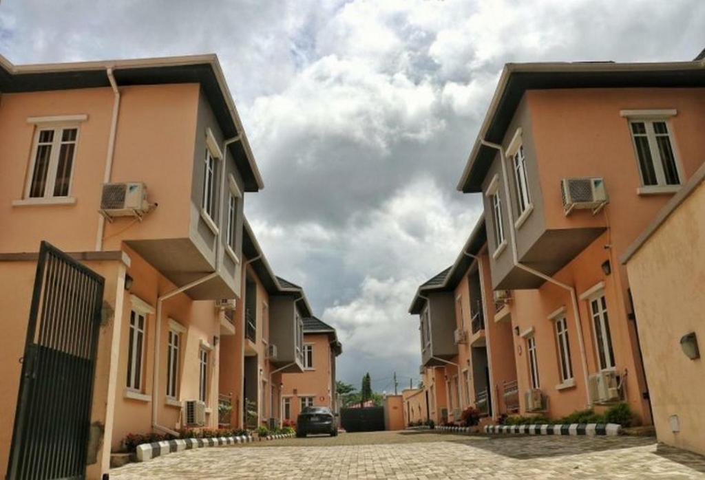 Room In Lodge - Bayse One Premium Hotel - Nigeria
