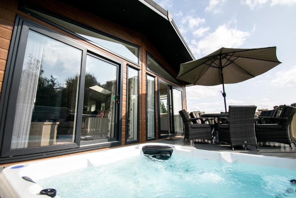 The Crucible lodge with Hot Tub - Yorkshire