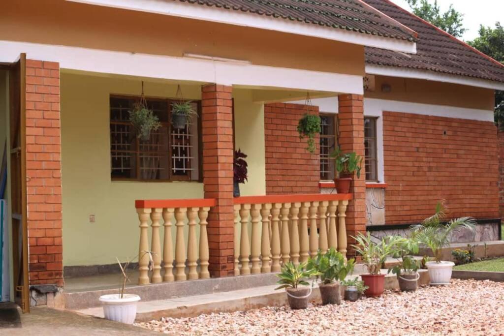 House 1759, Near River Nile - ウガンダ