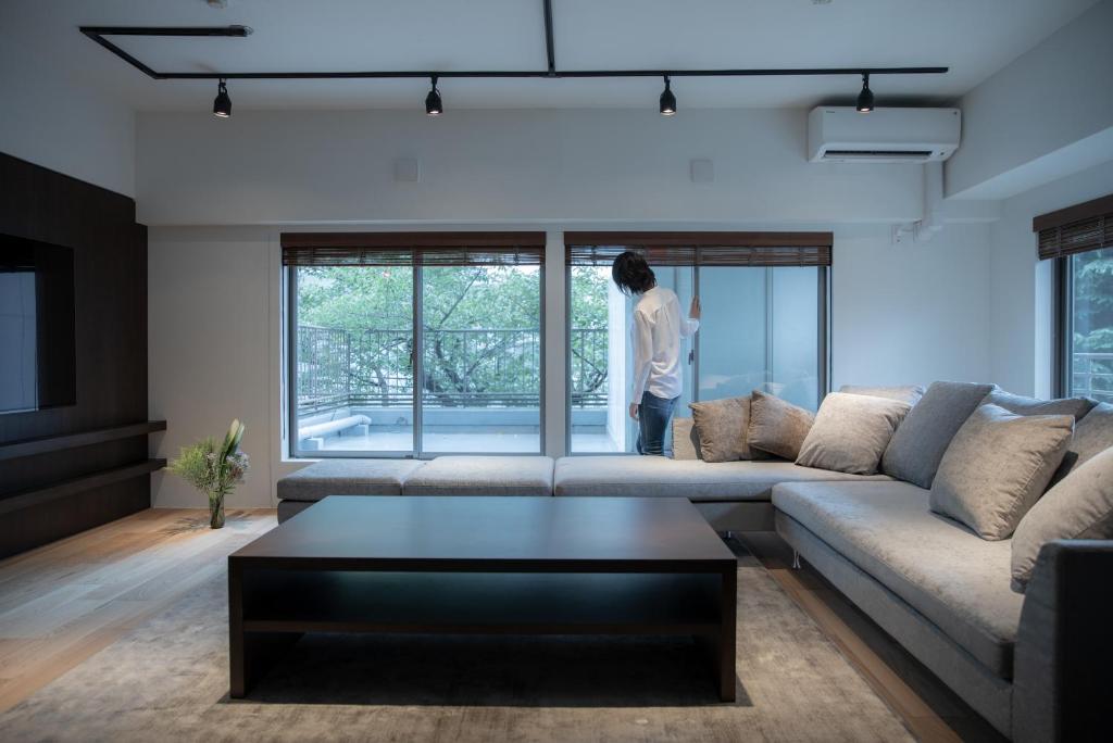 NIYS apartments 07 type - are a 1 minute walk from JR Meguro station - Roppongi