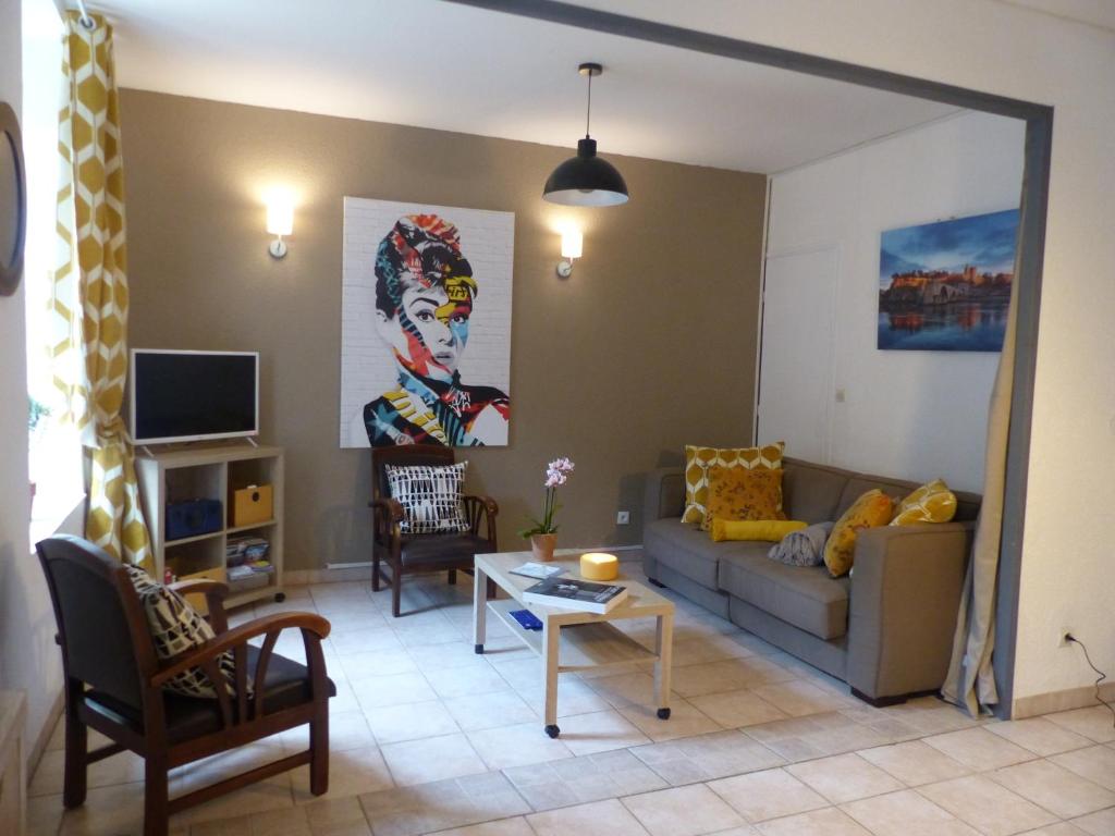 Chez Jean - Newly Renovated Air-conditioned Flat At The Foot Of The Ramparts, 4 People - ibis Styles Carcassonne La Cité
