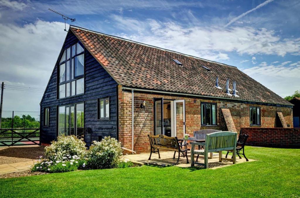East Green Farm Cottages - The Hayloft - Sleeps 6 Guests  In 3 Bedrooms - Saxmundham