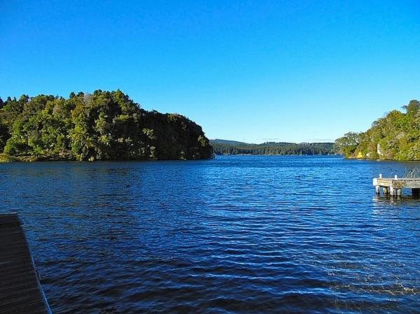 Lakeside Villa - Lake Rotoiti Holiday Home - 로토루아