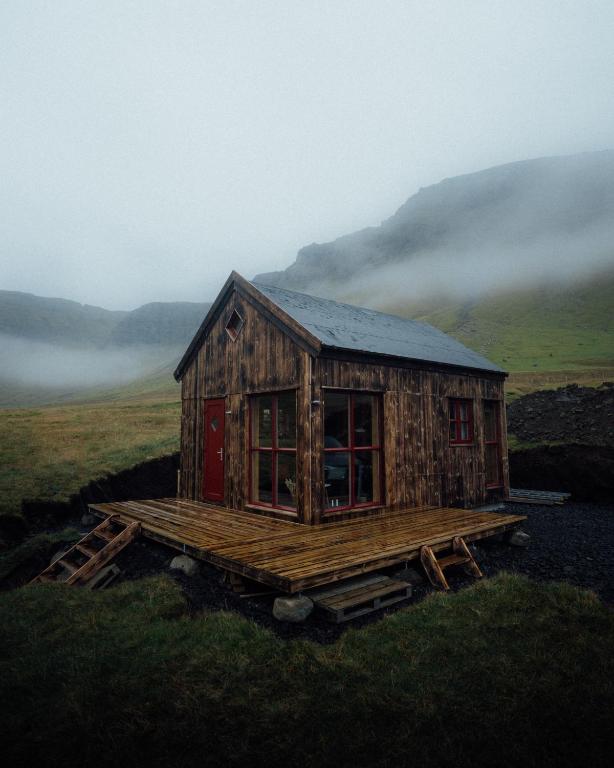 Múlafossur Cottage By Breathtaking Waterfall - Faroe Islands