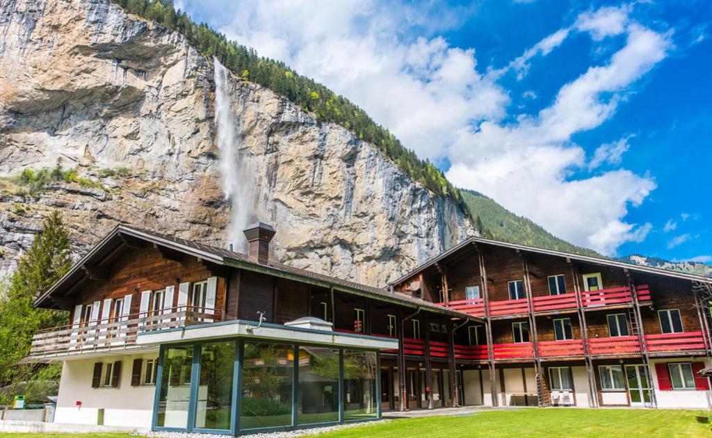 Alpine Base Hostel - Adults Only - Lauterbrunnen