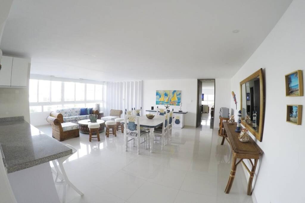 Hermoso y amplio apartamento con vista al mar - San Andrés