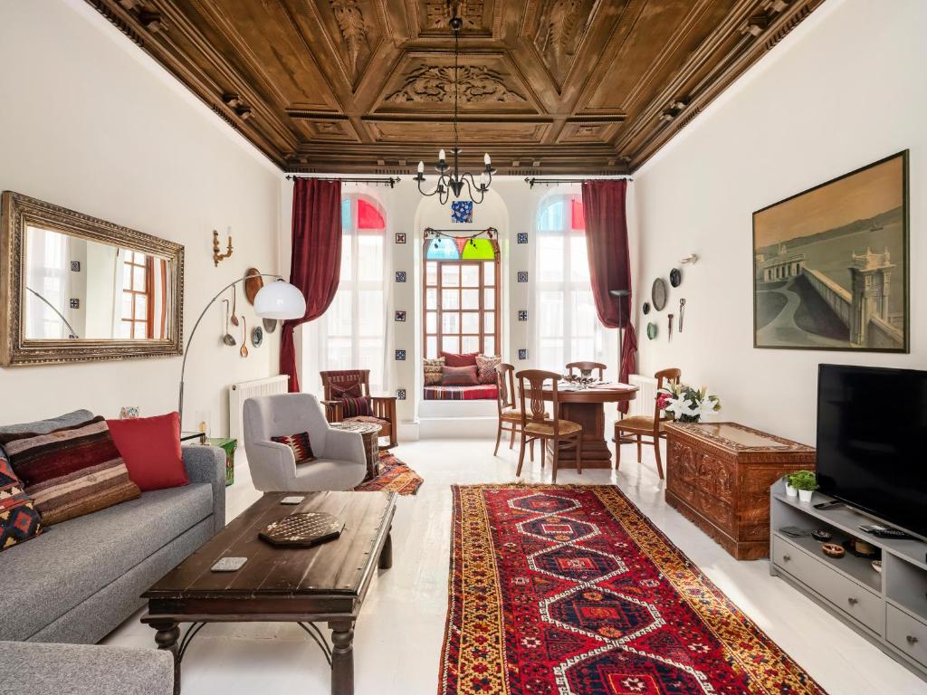High Ceiling Authentic Historic Ottoman Home! #49 - Karaköy