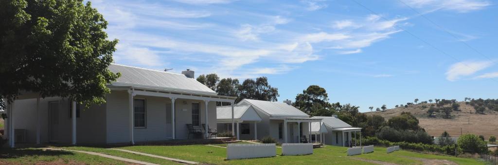 Wagga Wagga Country Cottages - The Rock