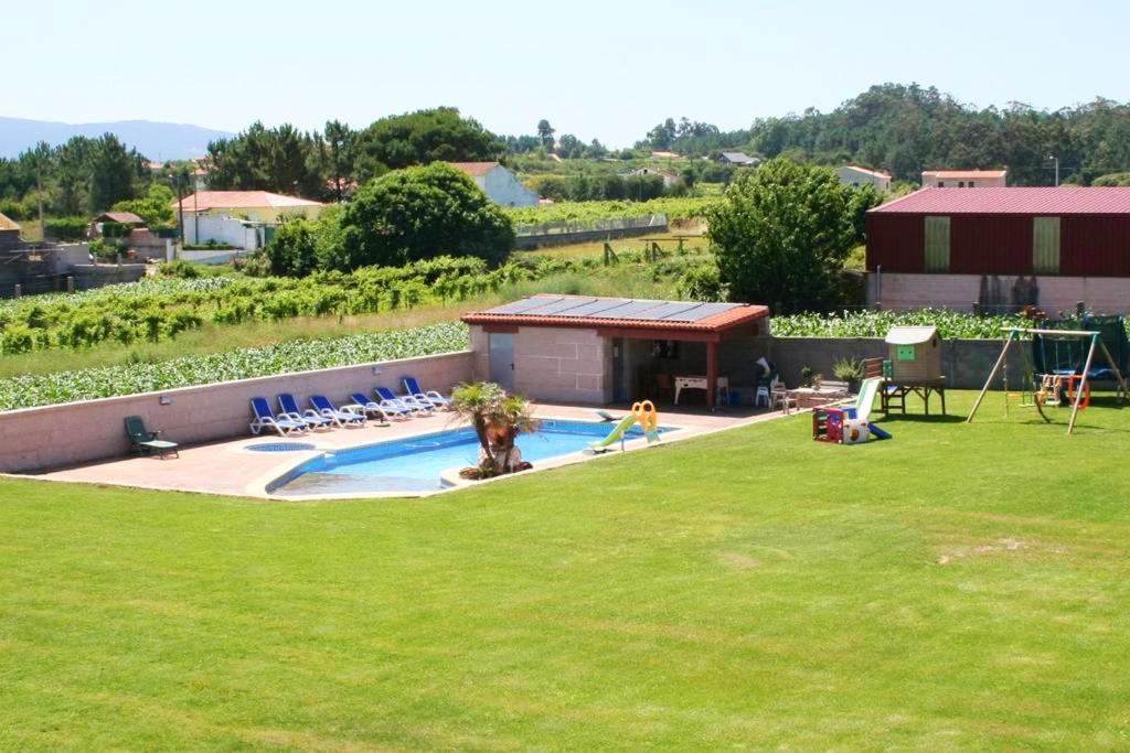 4 Bedrooms House With Shared Pool Jacuzzi And Enclosed Garden At Sanjenjo - Portonovo