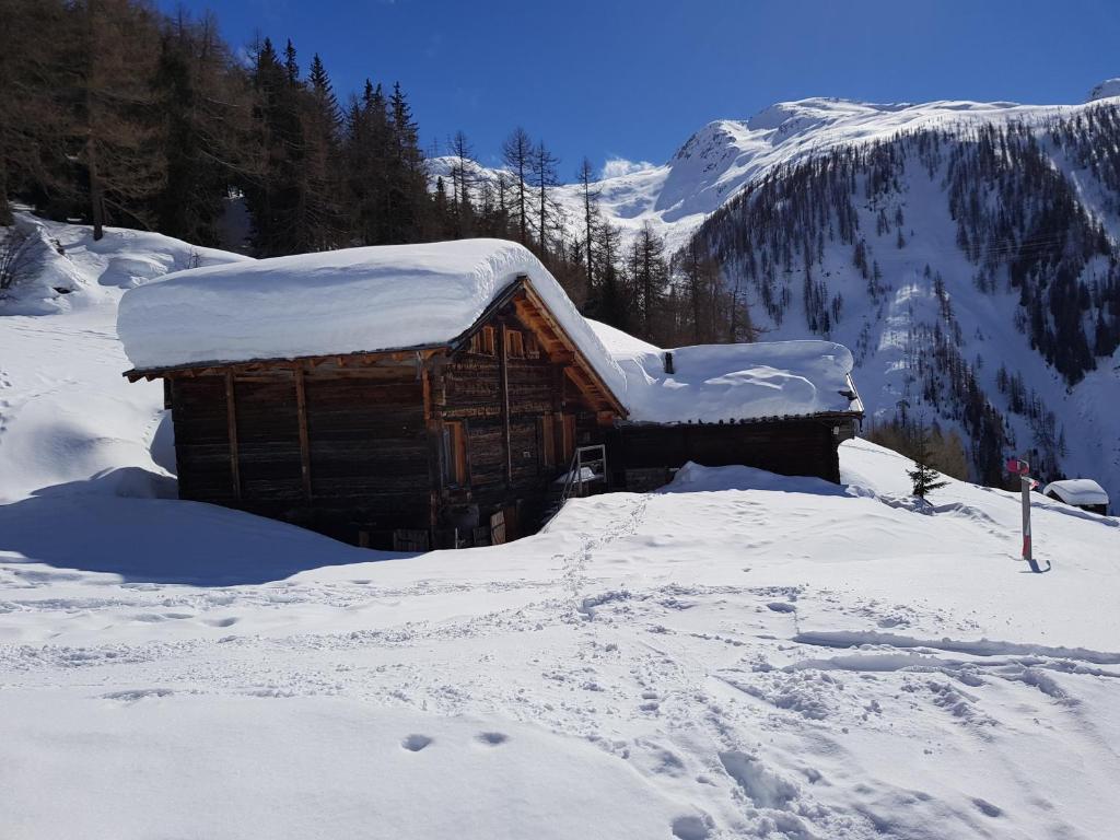 Chalet Bine-swiss Alp Chalet With Sauna & Jacuzzi - Bedretto