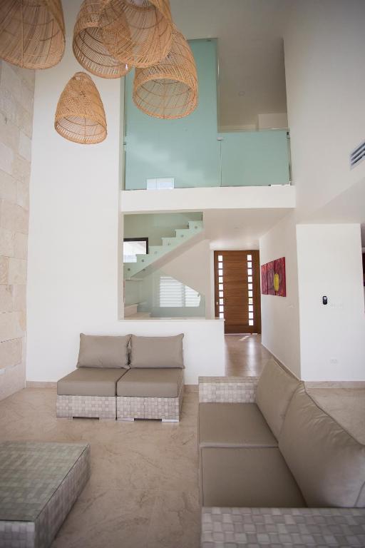 Ocean View 4 Br House- Beach, Private Pool & Jacuzzi - Cancún