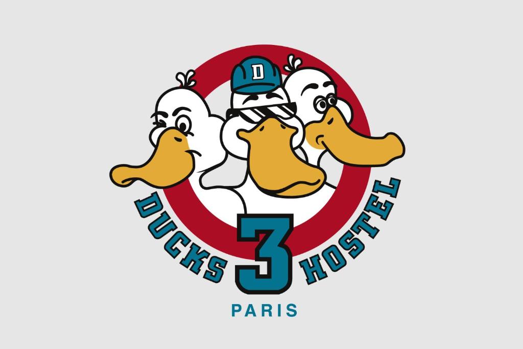 The 3 Ducks Eiffel Tower By Hiphophostels - Gentilly