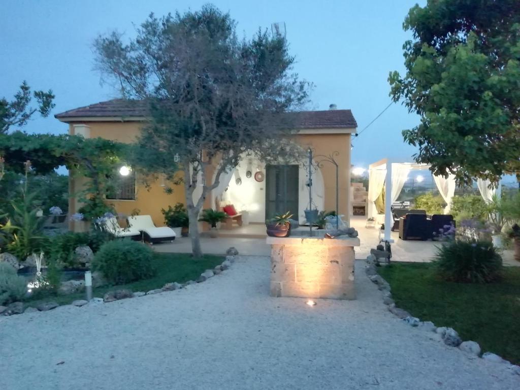 2 Bedrooms House With Enclosed Garden And Wifi At Melissano - Casarano