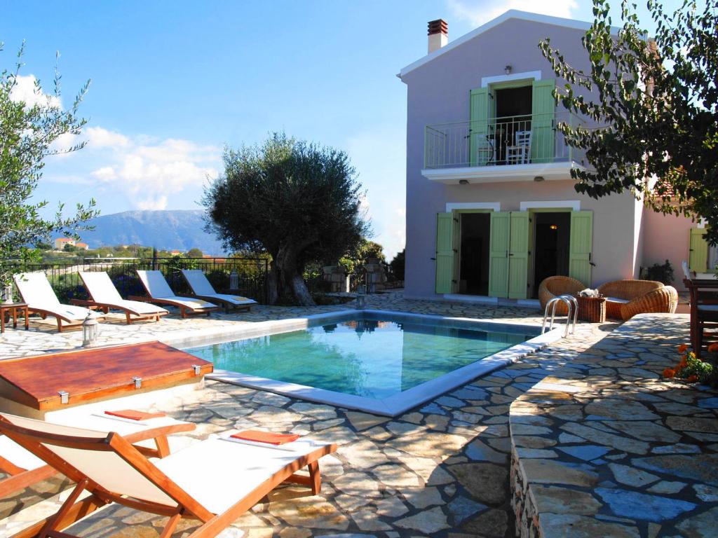 Villa With Private Pool Built With Traditional Kefalonian Architecture - Fiskardo