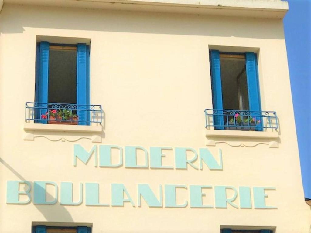 Modern Boulangerie, Large 6 Bedroom Village House - Aube