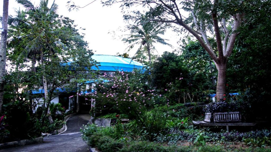Mirisbiris Garden and Nature Center - Tabaco City