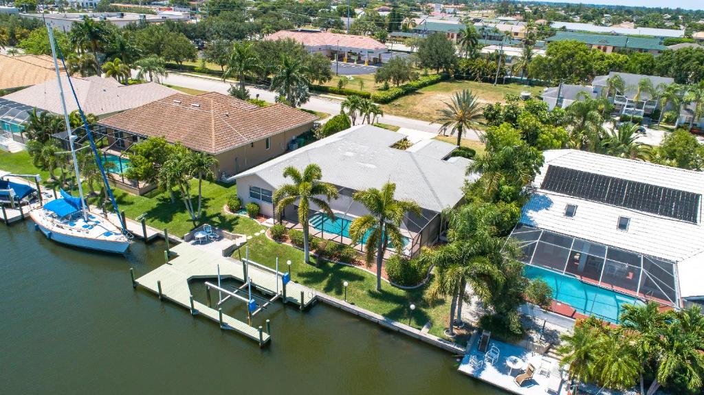 Key Largo Sw Cape - Waterfront Private Home Locally Owned & Managed, Fair & Honest Pricing - Matlacha, FL