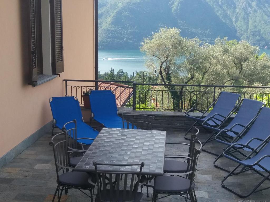 Casa Intignano - Appartamento Con Terrazzo Vista Lago - Menaggio