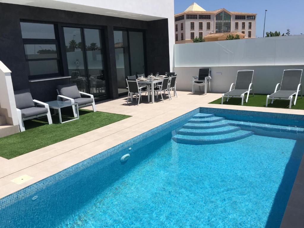 Mini Villa With Pool And Large Sunroof Terras - Los Alcázares