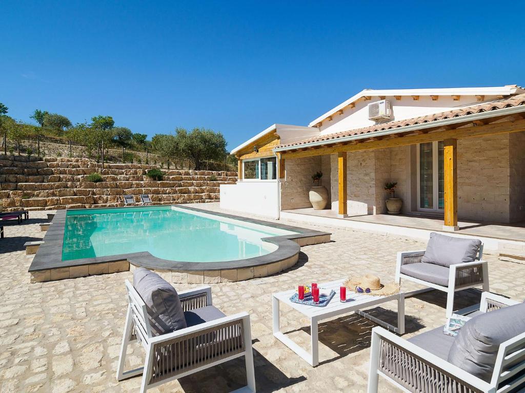 Spacious Holiday Home in Noto with Private Pool - Noto