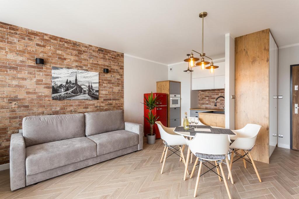B&w Luxurious Apartment In The Center Of Wroclaw - Wrocław