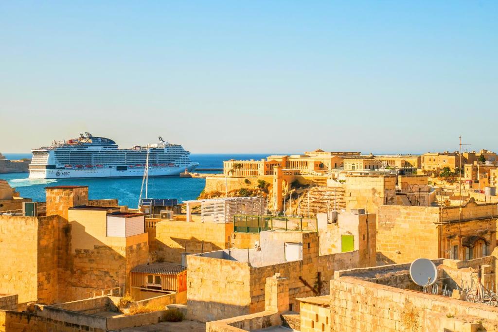 Kharmen A 1565s House With Seaviews - Valletta