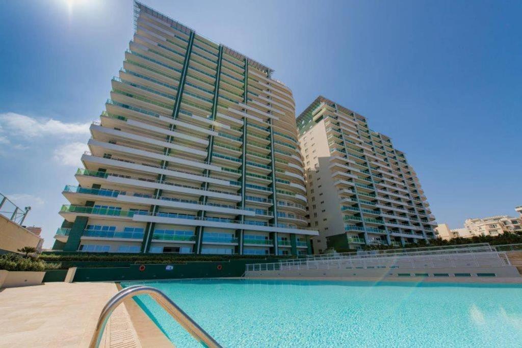 Seafront 3bed Sliema With Pool - Valletta