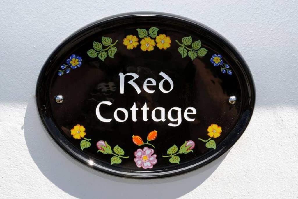 Red Stonecutters Cottage, Doolin - ドゥーリン