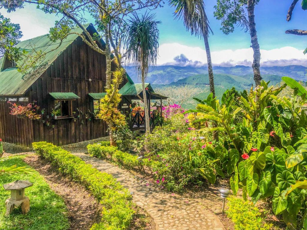 Casa Campestre estilo Chalet Los Pirineos - Cerca a Cali - Valle del Cauca