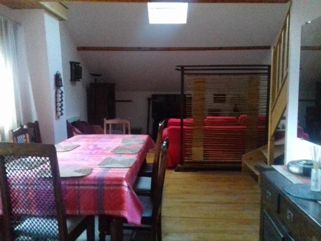 Appartement En Loft 50m2 Dans Maison Avec Chambre En Mezzanine Et Canapes Lits Dans Salon - Saint-Pierre-de-Chartreuse