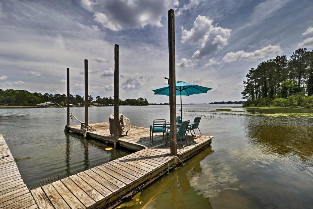 Home on Jordan Lake with Shared Dock and Boat Slip! - Millbrook, AL