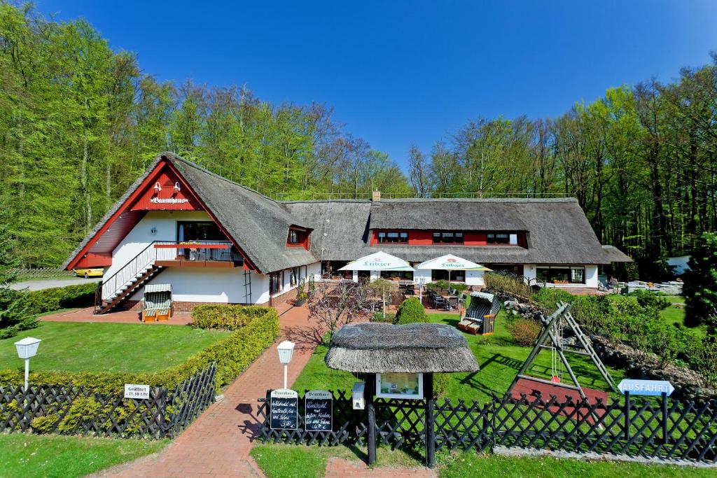 Restaurant & Hotel Baumhaus Hagen - Sassnitz