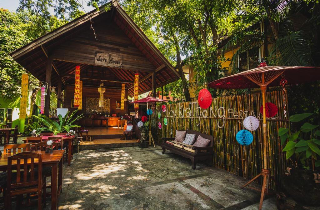Joy's House & Tour - Chiang Mai, Thailand