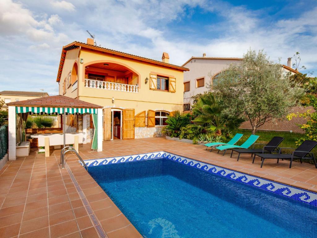 Luxurious Holiday Home In Vendrell With Swimming Pool - Coma-ruga